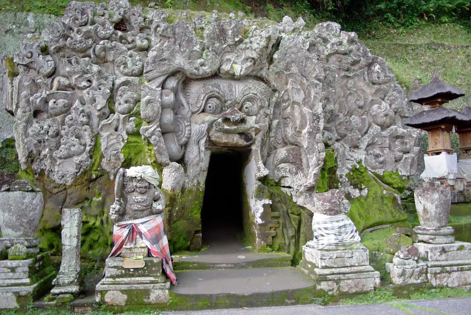 Гаджа. Гоа Гаджа. Пещера Гоа Гаджа. Слоновая пещера Goa Gajah. Пещера слона Бали.